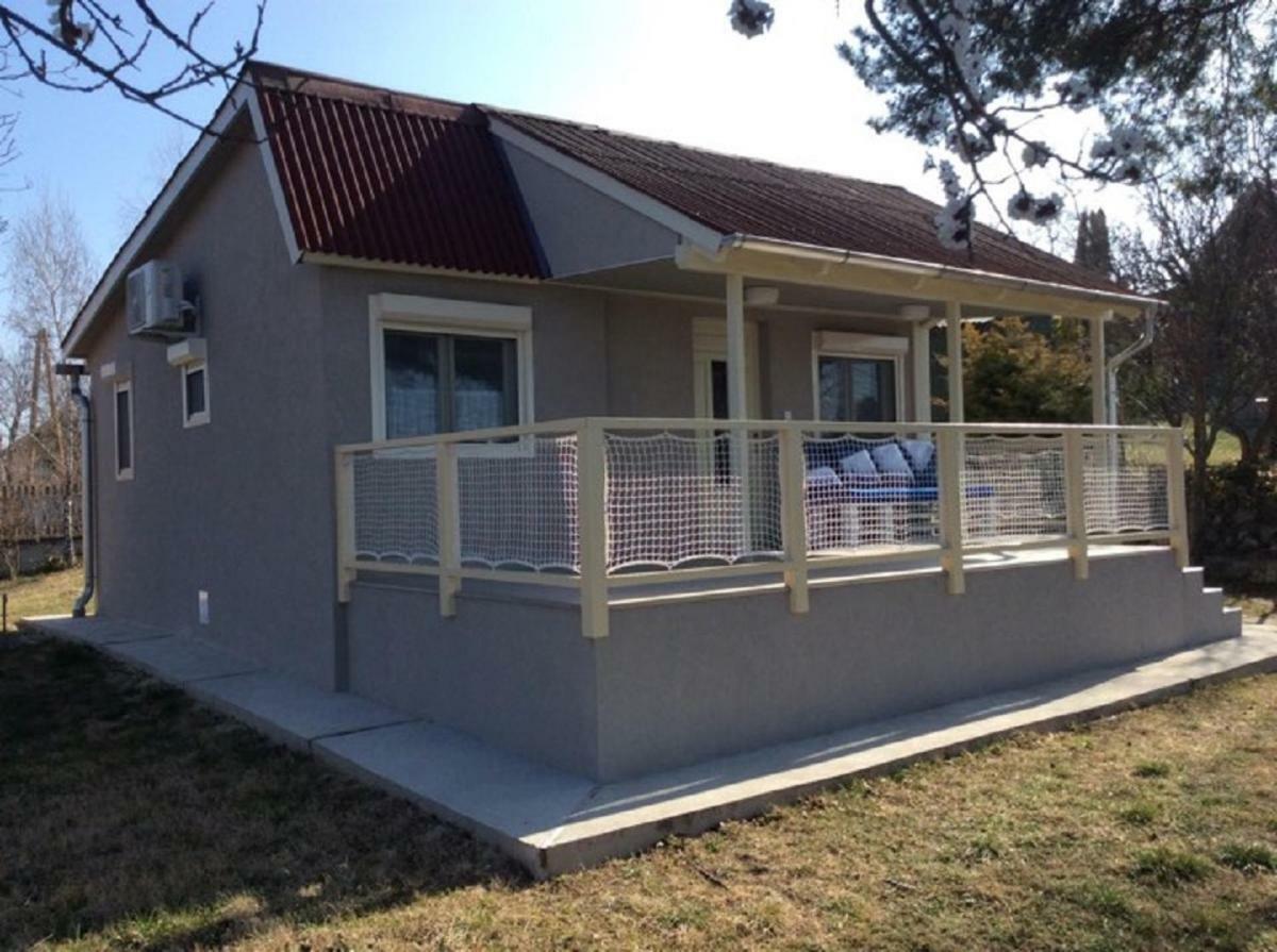Willa Szegfu Apartmanhaz Balatonfůzfő Zewnętrze zdjęcie