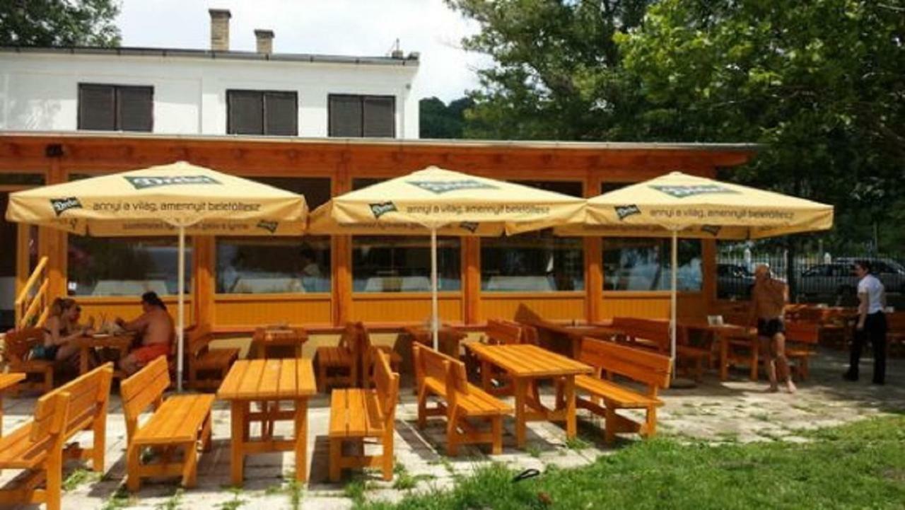 Willa Szegfu Apartmanhaz Balatonfůzfő Zewnętrze zdjęcie